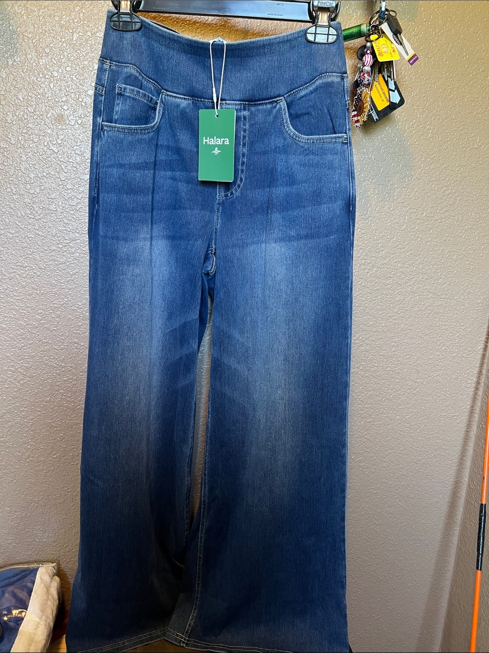 HALARA Wide-Leg Stretch Jeans in Deep Blue Wash